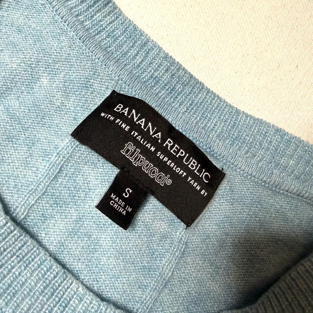 Banana Republic Light Blue Crewneck Morano Wool  Sweater Size Small